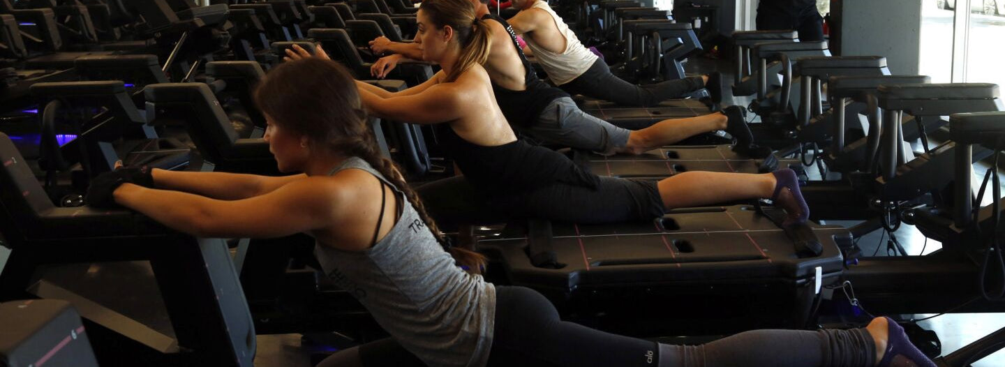 Live vs Recorded Online Pilates Classes: Which Is Better in 2026?