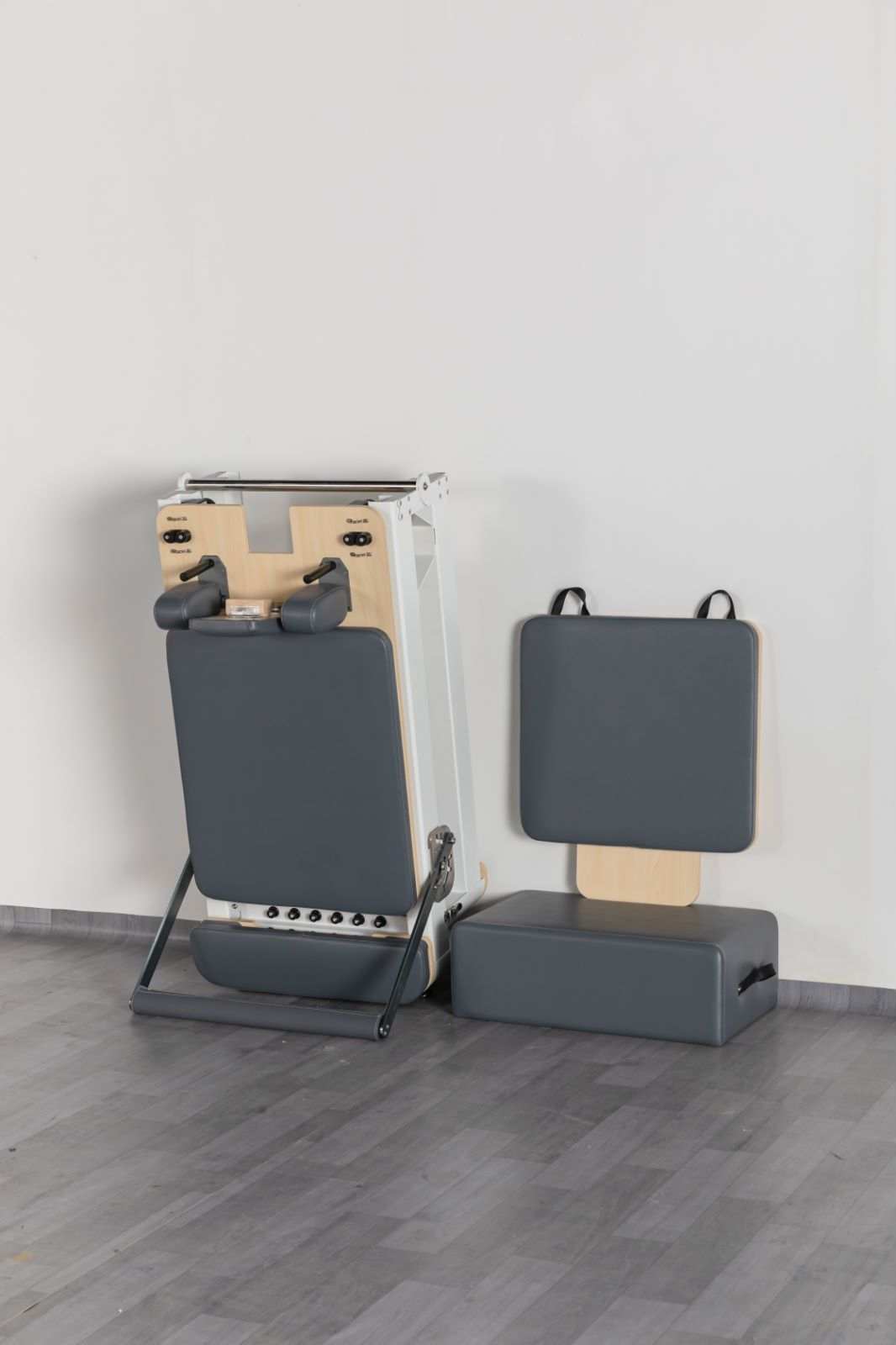 Le Palier 2.7 - High Legs - Premium Pilates Foldable Pilates Machine - Personal Hour for Yoga and Meditations 