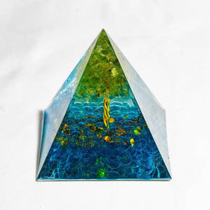 Open image in slideshow, Natural Crystal Pyramid- Zen Decor Ideas - Personal Hour for Yoga and Meditations 
